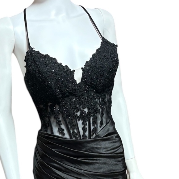 Majeste formal corset gown - size 2 - Picture 5 of 8